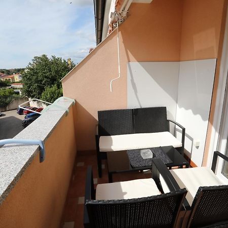 Apartment Loly Medulin Exterior photo