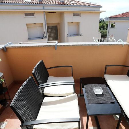 Apartment Loly Medulin Exterior photo