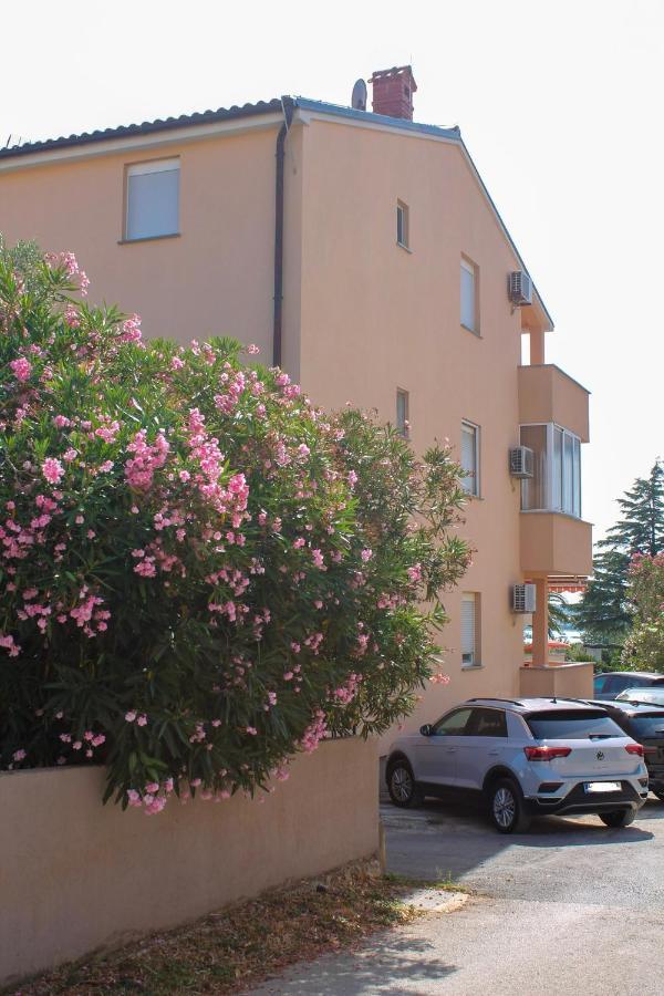 Apartment Loly Medulin Exterior photo