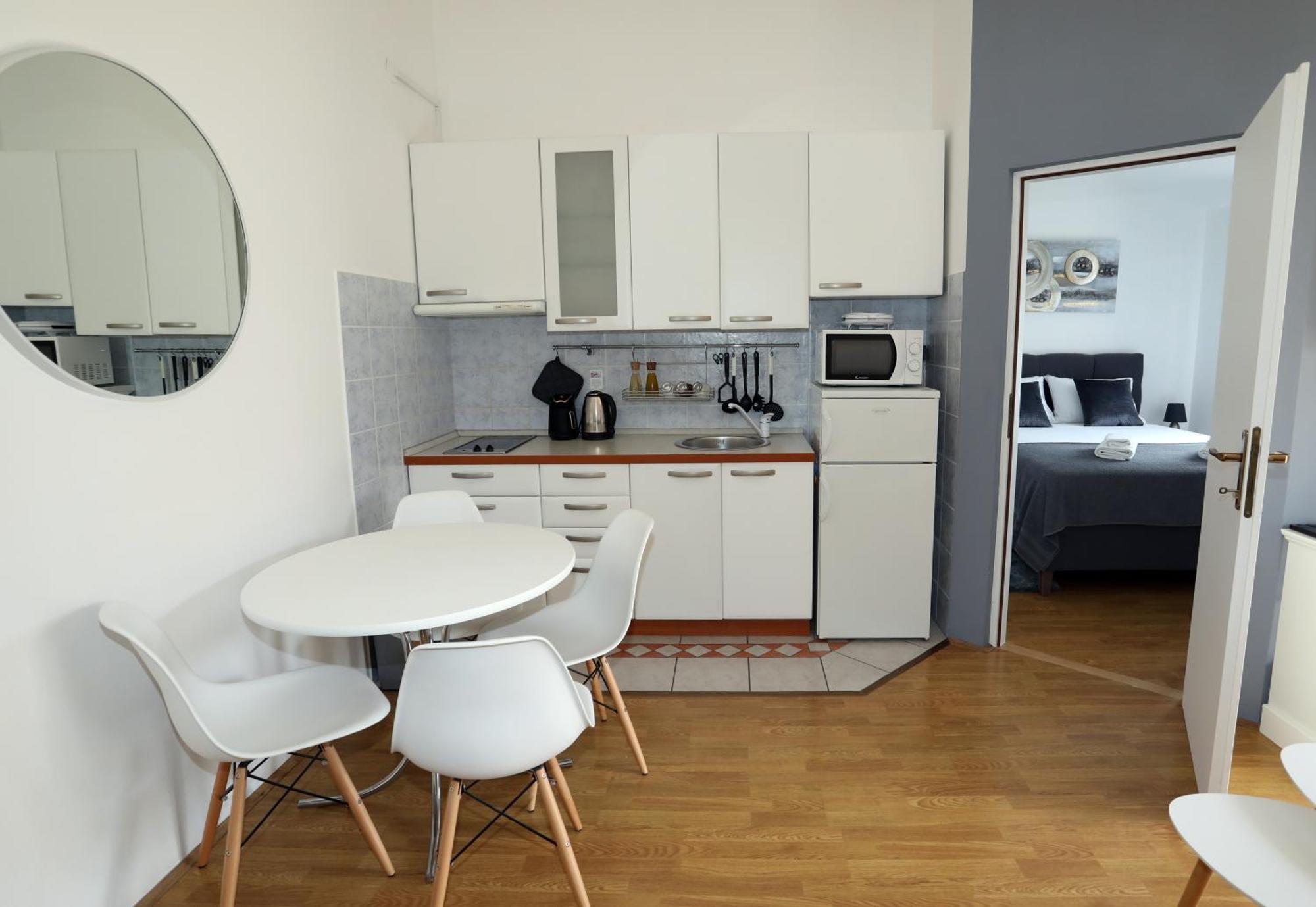 Apartment Loly Medulin Exterior photo